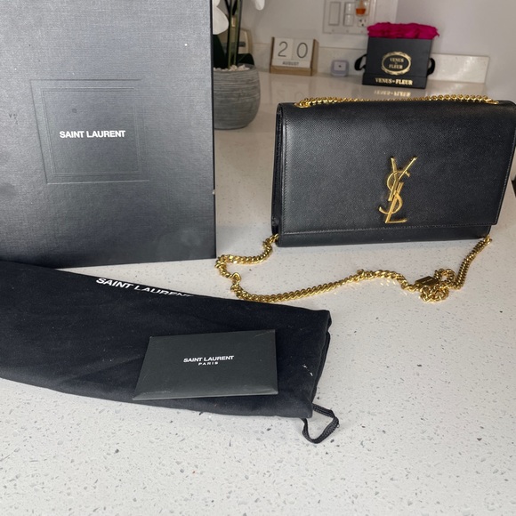 Kate medium leather crossbody bag - Picture 3 of 12